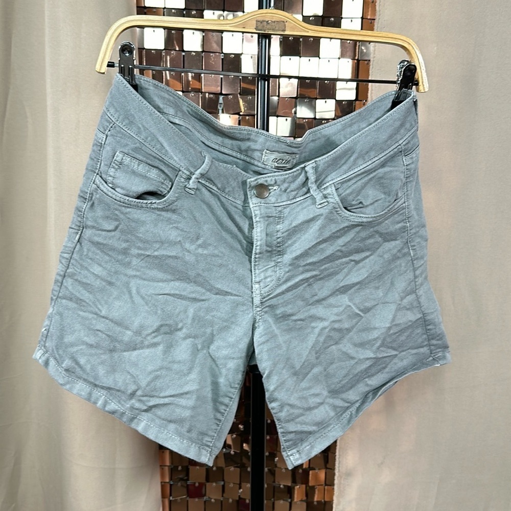 Aerie Grey Lightweight Grey Denim Shorts Size 8 Regular